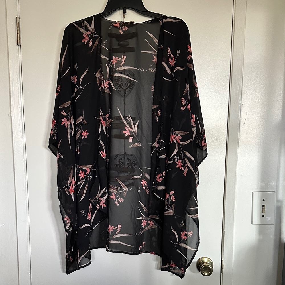 LC Lauren Conrad Black Floral Kimono Blouse